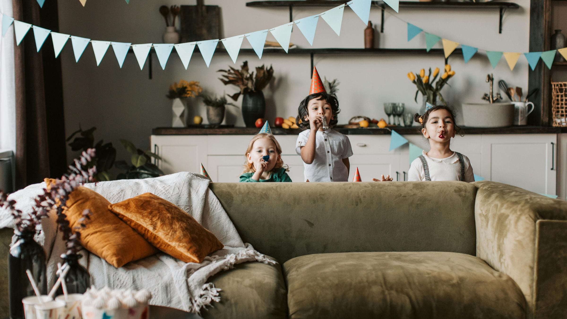 kids-party-banner-living-room